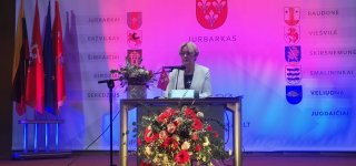Už nuopelnus Jurbarko kraštui apdovanojo ilgametę r. savivaldybės darbuotoją Danutę Matelienę