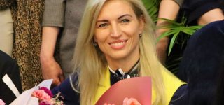 Seimo pirmininkė pagerbė Jurbarko rajono viešosios bibliotekos direktorę Rasidą Kalinauskienę