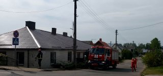 Priešgaisrinės gelbėjimo tarnybos skubėjo į Pamituvio gatvę