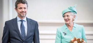 Kronprincas Frederikas ir karalienė Margarita atvyksta į kasmetinį sesijos atidarymą Danijos parlamente (Folketinge) Kristiansborgo pilyje Kopenhagoje 2022 m. spalio 4 d.