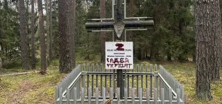 Išniekintas Laisvės gynėjų stovyklavietės memorialas Žirniškių kaime (nuotraukos)