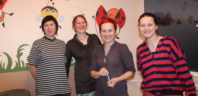 Savaitgalį viešvilietės Vilma Strikienė, Asta Kazlauskienė, Reda Šašienė ir smalininkietė Akvilė Bialoglovytė išgražino ligoninės izoliatorių