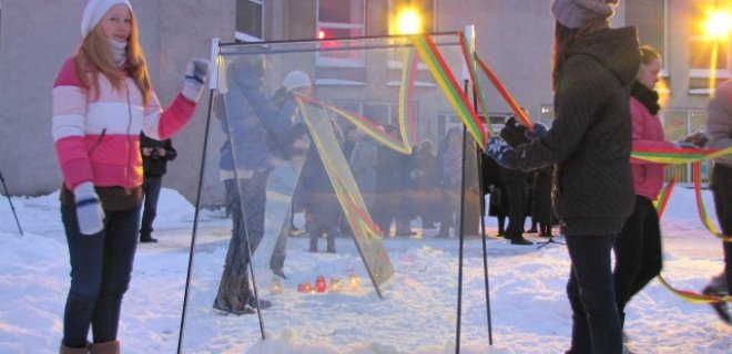 Pernai Sausio 13-tą prie Jurbarko kultūros centro...
