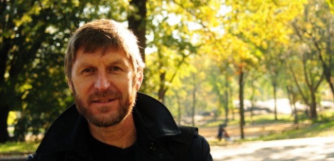 „Kadangi jau beveik 18 metų, kai likimas mane atvedė į Kanadą, pakankamai daug laiko praėjo, kad galėčiau pažvelgti į savo praeitį, įvertinti gyvenimišką patirtį ir pasidalinti visu tuo su savo kraštiečiais“, - teigia viešvilietis mokslininkas