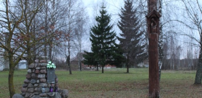 Tamošių kaime pastatytas Burbinės tragediją įamžinantis kryžius ir aukuras