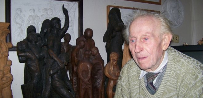 Juozas Kriaučiūnas liko gimtinėje. Per daugiau kaip trisdešimt pedagoginio darbo metų ne vieno mokinio širdyje įkvėpė meilę menui.