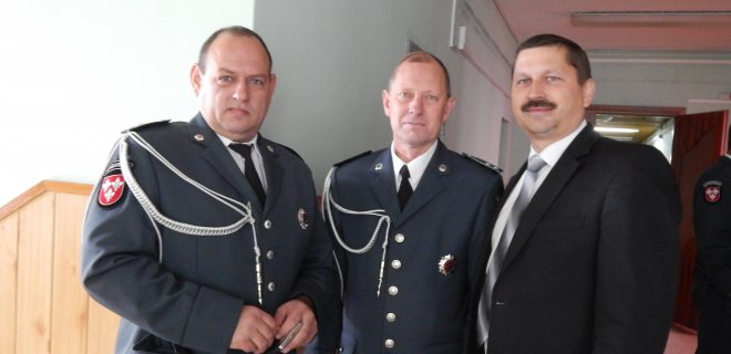 Buvęs policijos pareigūnas Egidijus Mikšta (dešinėje) Policijos dienos proga sveikino savo kolegas.