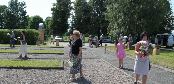 Genocido aukų kapinėse rinkosi tie, kuriuos palietė geležinė holokausto ranka.