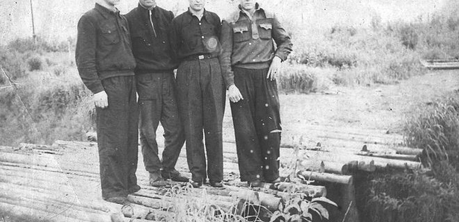 Su likimo broliais Intoje (antras iš dešinės).