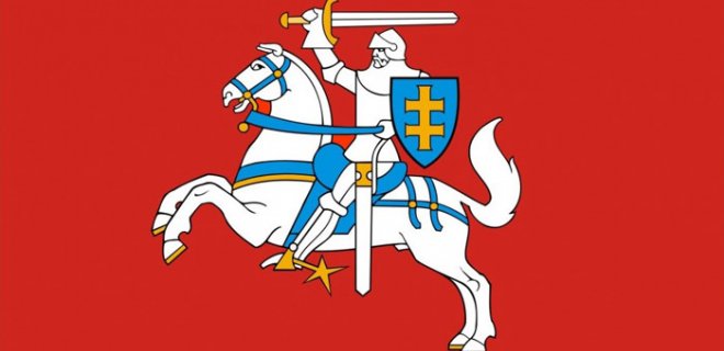 Lietuvos Respublikos herbas yra Vytis. Šarvuotas raitelis su kalaviju ir skydu – Vytis – yra vienas seniausių herbų Europoje.