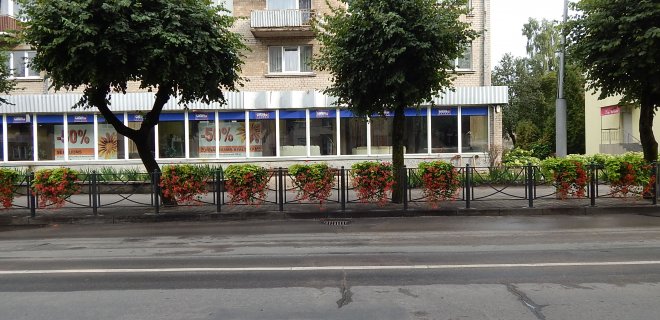 Nauja tvorelė su gėlėmis papuošė centrinę miesto gatvę.