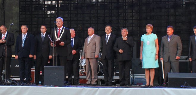 Šventiniuose renginiuose dalyvavo ir užsienio šalių delegacijos. Jos atvyko iš Austrijos Lanacho, Lenkijos Hainuvkos ir Ryno, Vokietijos Crailsheimo, Berlyno rajono Lichtenbergo, Belgijos Laakdalio, Rusijos Kaliningrado srities Nemano, Kaliningrado miestų. Svečiai savo sveikinimus ir linkėjimus išsakė antrąją šventės dieną.