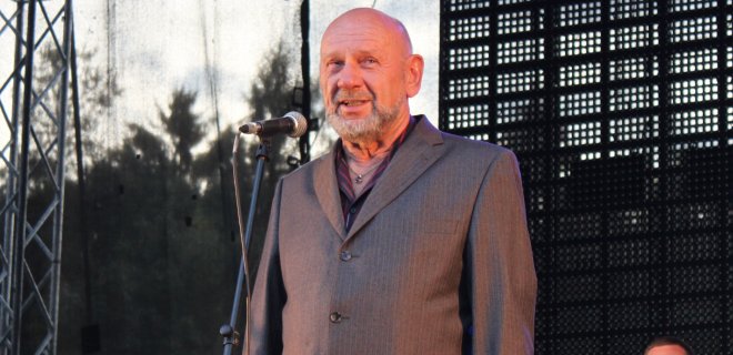 „Mieli jurbarkiškiai, linkiu jums būti pasaulio piliečiais, jaustis vertais Jurbarko vardo ir jį garsinti“, - kraštiečių vardu renginyje kalbėjo apdovanotas Algirdas Liudvikas Žilinskis.