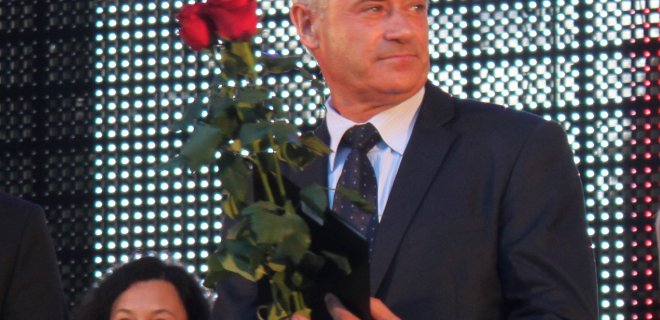 Uždarosios akcinės bendrovės „Jurmelsta“ direktorius Kęstutis Naujokas apdovanotas už kokybiškai įgyvendinamus projektus ir nuolatinę paramą tvarkant miesto viešąsias vietas.