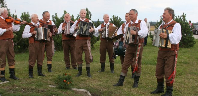 Renginyje grojo Petro Pojavio vadovaujama Jurbarko kultūros centro kapela „Santaka“. / O. Mazur nuotr.