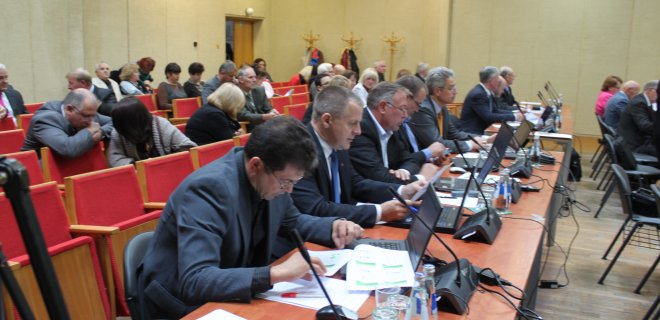 Jurbarko rajono savivaldybės tarybos nariai svarsto  Jurbarke įsteigti dar vieną biudžetinę įstaigą – Jurbarko rajono savivaldybės visuomenės sveikatos biurą. / Oksanos Mazur nuotr.