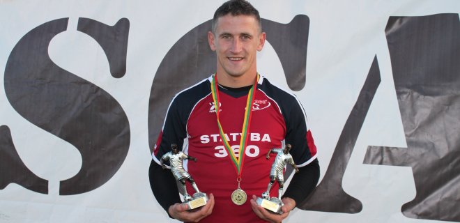 Geriausiu ir rezultatyviausiu turnyro žaidėju pripažintas „Statyba360“ futbolininkas Saimonas Burkšaitis.