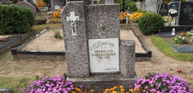 Brangiausia vieta Valentinui –Raudonėnuose palaidotos  Bronislavos Baršauskienės kapas.