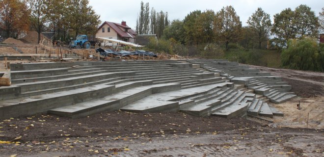 Šiuo metu intensyviai tvarkomas Naujamiesčio parkas. / Linos Lukošiūtės nuotr.