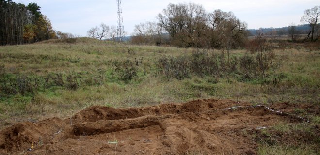 V. Juškaičio atrastas kapinynas saugus. Už 100 metrų yra pasieniečių bokštelis, kuriame įrengta kamera.