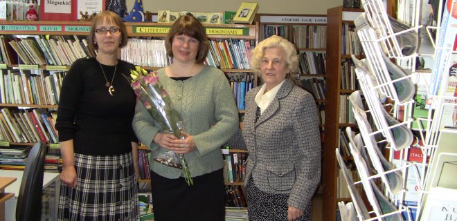D.Vaišnienė su savo buvusia auklėtoja G.Stūroniene ir Etžvilko bibliotekininke N.Berulienė