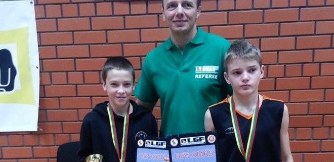 Sporto klubo „Pantera“ vadovas ir treneris Mindaugas Smirnovas (viduryje) ir čempionas Deivydas Zembevičius (kairėje)