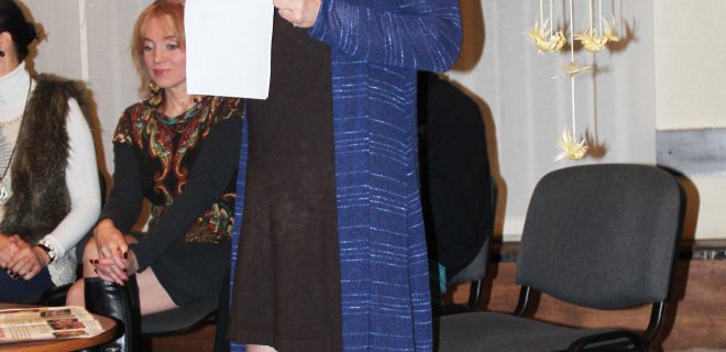 K. Glinskio teatro režisierė Danutė Budrytė-Samienė išsamiai supažindino su gastrolių JAV programa.