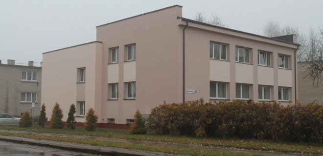 Žemaitės gatvėje 21 esančio daugiabučio gyvenamojo namo pirmininkės Danutės Repševičienės kvietimu, lapkričio 7 dieną lankėmės susitikime su šio namo gyventojais bei visų atsakingų institucijų atstovais, kurio metu buvo pasirašyti namo renovacijos dokumentai (liepos mėnesį buvo baigti šio namo atnaujinimo darbai). Pagal reikalavimus, tokiems pastatams pakanka C energinio naudingumo klasės, tačiau atlikus pastato įvertinimą gauta aukštesnė – B klasė.