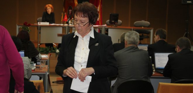 VšĮ Jurbarko socialinių paslaugų centro direktorė Genė Gudaitienė teigė, kad tai yra politinis sprendimas, susijęs su artėjančiais savivaldos rinkimais. Šį sprendimą ji įvardijo kaip egzekuciją.