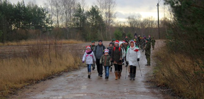Šeštadienio rytą organizatoriai pakvietė į tradicinį kalėdinį nykštukų karavaną – įveikti 12 kilometrų.
