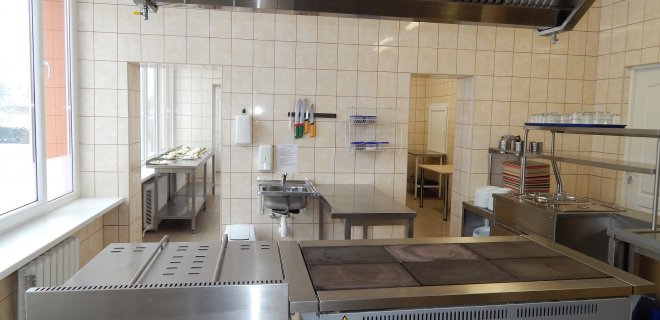 VšĮ „Kretingos maistas“ į Skirsnemunės mokyklos virtuvės modernizavimą investavo apie 55 tūkst. eurų. / Linos Lukošiūtės nuotr.