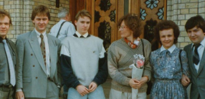 Su kolega Kovo 11-osios Akto signataru Emanueliu Zingeriu (pirmas dešinėje) pirmojoje diplomatinėje misijoje Norvegijoje, 1990-ųjų kovo pabaiga.