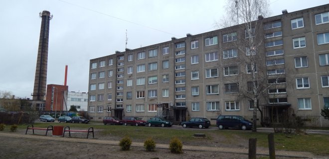 V. Kudirkos gatvės Nr. 30 namo gyventojai piktinasi tame pačiame daugiabutyje gyvenančių kaimynų elgesiu.