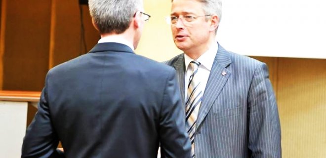 S.Mockevičių pavaduos S.Lapėnas, kurį slaptu balsavimu palaikė 15, o prieš balsavo 10 tarybos narių.