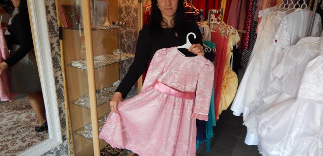 Siūti Milanai patiko nuo pat mažens. Labiausiai ją traukė suknelės. Jas ji pradėjo kurti dar besimokydama mokykloje.