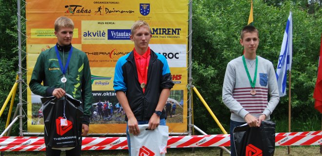 Susumavus keturių dienų „Tako“ rezultatus, S.Tamošaitis (pirmas iš kairės) nusileido tik latviui. / A.Tirliko nuotr. nuotr.