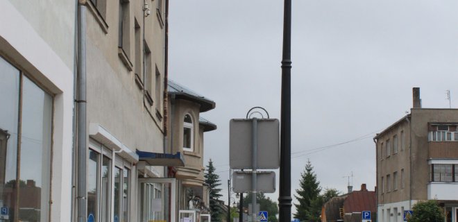 Apšvietimo reguliavimas mieste nėra policijos kompetencija, tačiau jie yra išreiškę pageidavimą, kad gatvės būtų apšviestos tamsiu paros metu.