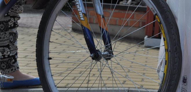 A. Dumčius sako, kad yra nubausta nemažai nedrausmingų dviratininkų, nedėvinčių šviesą atspindinčių liemenių, bet tikino, kad situacija šioje srityje tikrai gerėja, eismo dalyviai tampa drausmingesni. / Redakcijos archyvo nuotr.