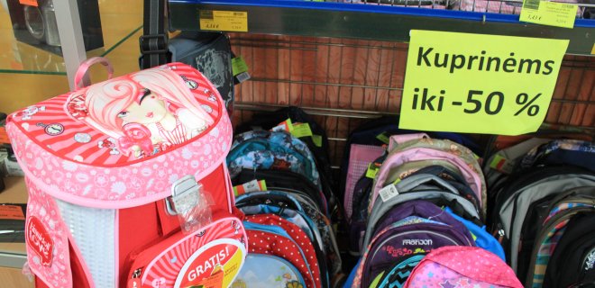 Kuprinėms ir kitoms mokyklinėms prekėms čia taikomos ypatingos nuolaidos - net iki 50 procentų. / Redakcijos archyvo nuotr.