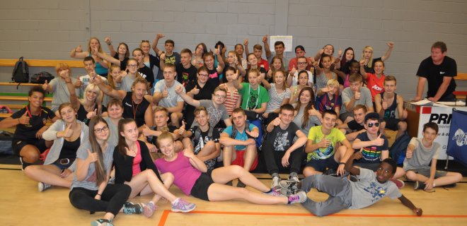 Stovykla organizuojama pagal Jurbarko rajono ir Laakdalio miesto bendrą projektą „Happy Active Youth Project“, kuris patvirtintas 2014 m. liepos 15 d. Iš viso į stovyklą vyko 27 Jurbarko rajono labai gerai besimokantys, aktyvūs, sportiški, muzikalūs vaikai.