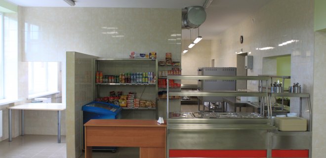 Veliuonos Antano ir Jono Juškų gimnazijoje atlikus kapitalinį valgyklos remontą įrengta moderni maisto ruošimo ir pateikimo įranga bei inventorius.