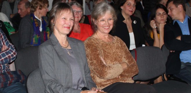 Carol Childs (kairėje) atskrido į renginį iš Niujorko, April Childs Kerr – iš Australijos. Abi jos yra V. Grybo brolio anūkės.