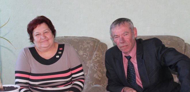 Mokytojai Elena ir Leonardas sako, jog bendra profesija šeimai tik padeda. Jie turi apie ką pasikalbėti, padiskutuoti, net ir karštai pasiginčyti. / J. Pažereckienės nuotr.