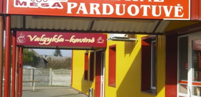 Trečiadienį Jurbarkuose esančioje kavinėje-valgykloje pietaus penki ukrainiečiai kariai. / manoūkis.lt nuotr.