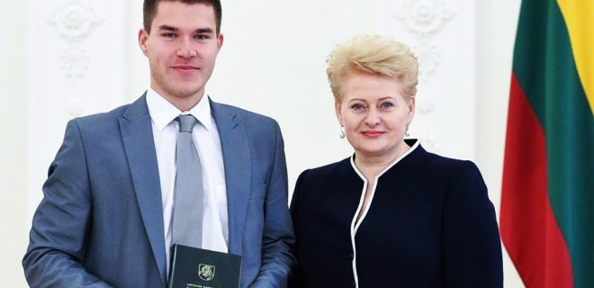 S.Mikšys Konstitucijos egzamino nugalėtoju tapo trečią kartą. / s.Mikšio facebook nuotr. nuotr.