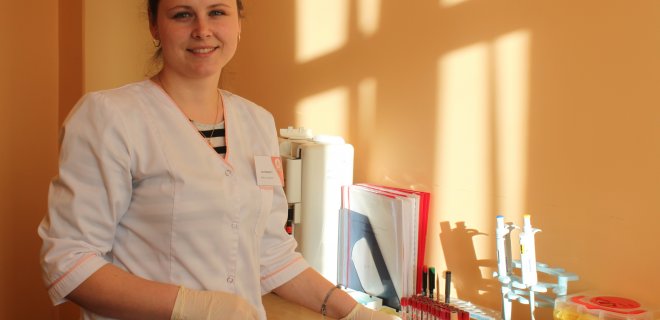 Vyr. laborantė Eglė iš tyrimų pastebinti, kad jaunėja amžius klientų su padidėjusiu bloguoju cholesteroliu kraujyje – rizika išaugo ir dvidešimtmečiams.