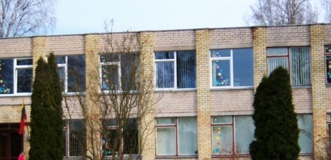 Juodaičių pagrindinei mokyklai direktorė N.Jociuvienė vadovauja 46 metus. / http://xn--juodaiiai-qfb.lt nuotr.