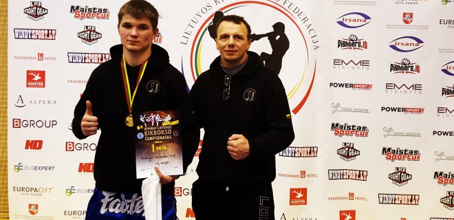 Treneris M.Smirnovas su auklėtiniu čempionu Mindaugu Paulausku.