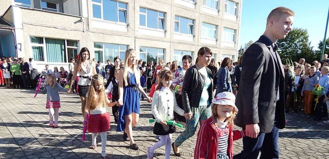 Pirmokus rugsėjo 1-ąją ves ne dešimtokai, o aštuntokai. Dvi pagrindinės miesto mokyklos bus perorganizuojamos į progimnazijas, arba aštuonmetes.