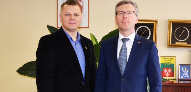 LGF prezidentas K.Smirnovas (kairėje)ir rajono meras S.Mockevičius. / Organizatorių nuotr.